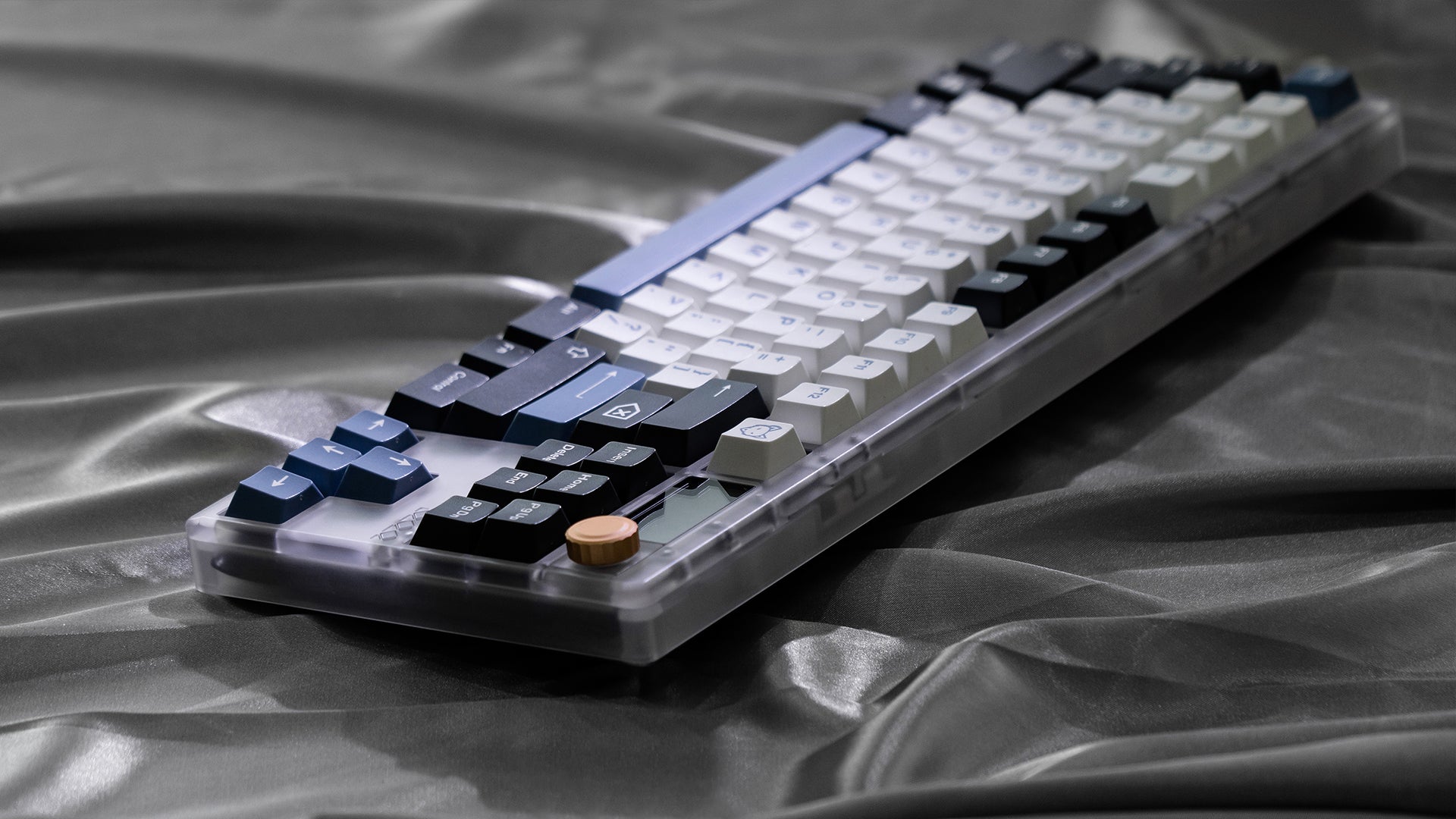 ZOOM TKL DYNA Frosted Clear - Pre-Order