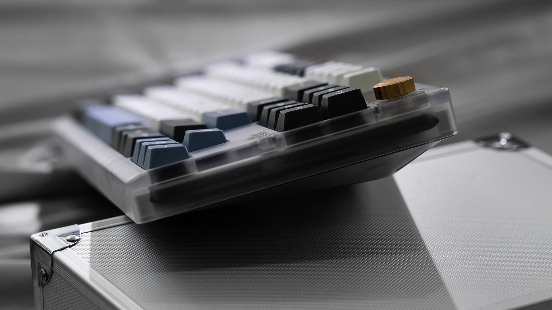 ZOOM TKL DYNA Frosted Clear - Pre-Order