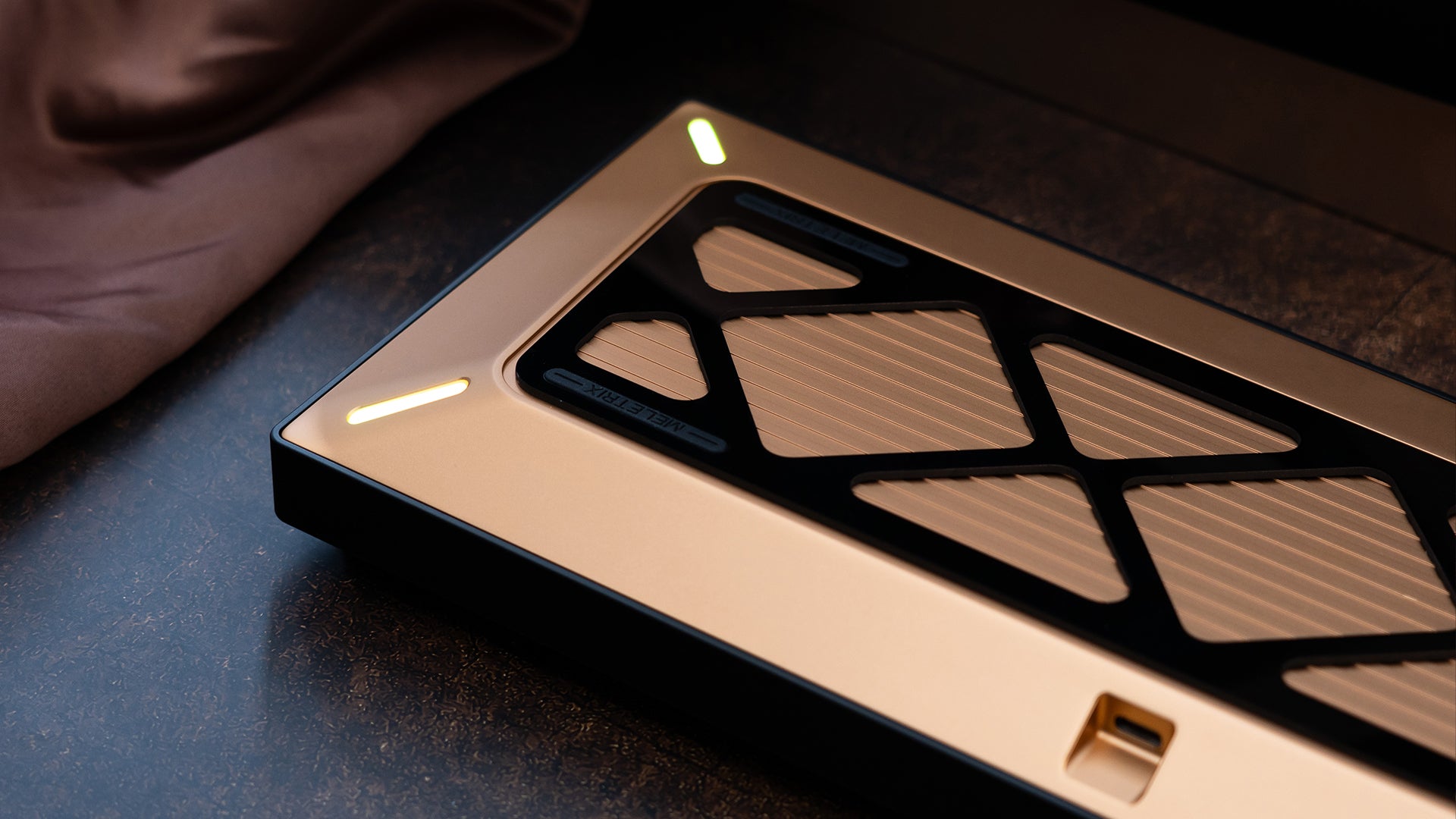 ZOOM TKL DYNA Anodized Black - Pre-Order