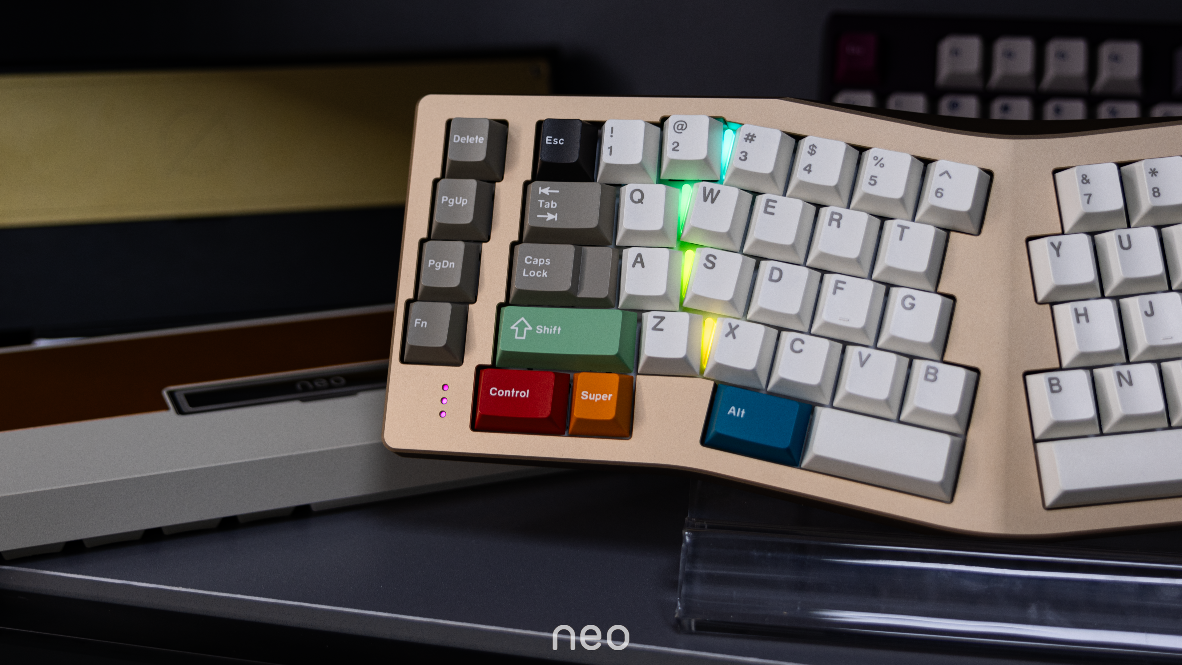 Neo Ergo - Extras