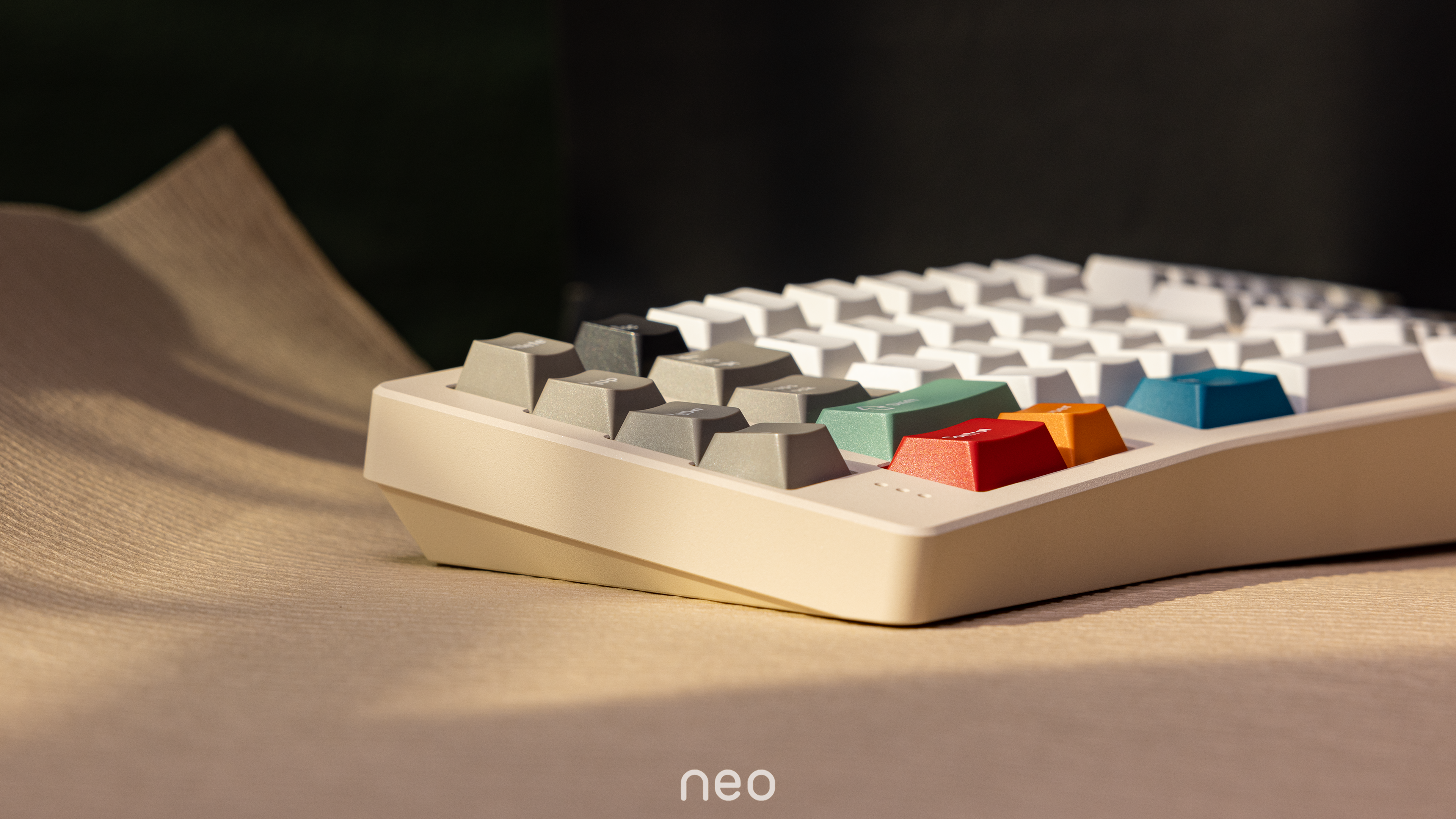 Neo Ergo - Extras