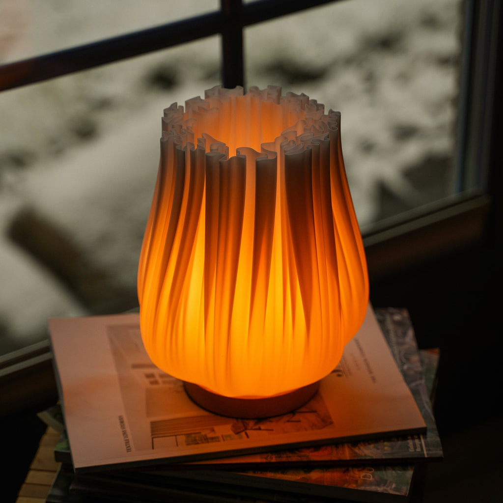 Cora Lamp – 3D-Printed Table Lamp with Oak Wood & Warm Ambient Light