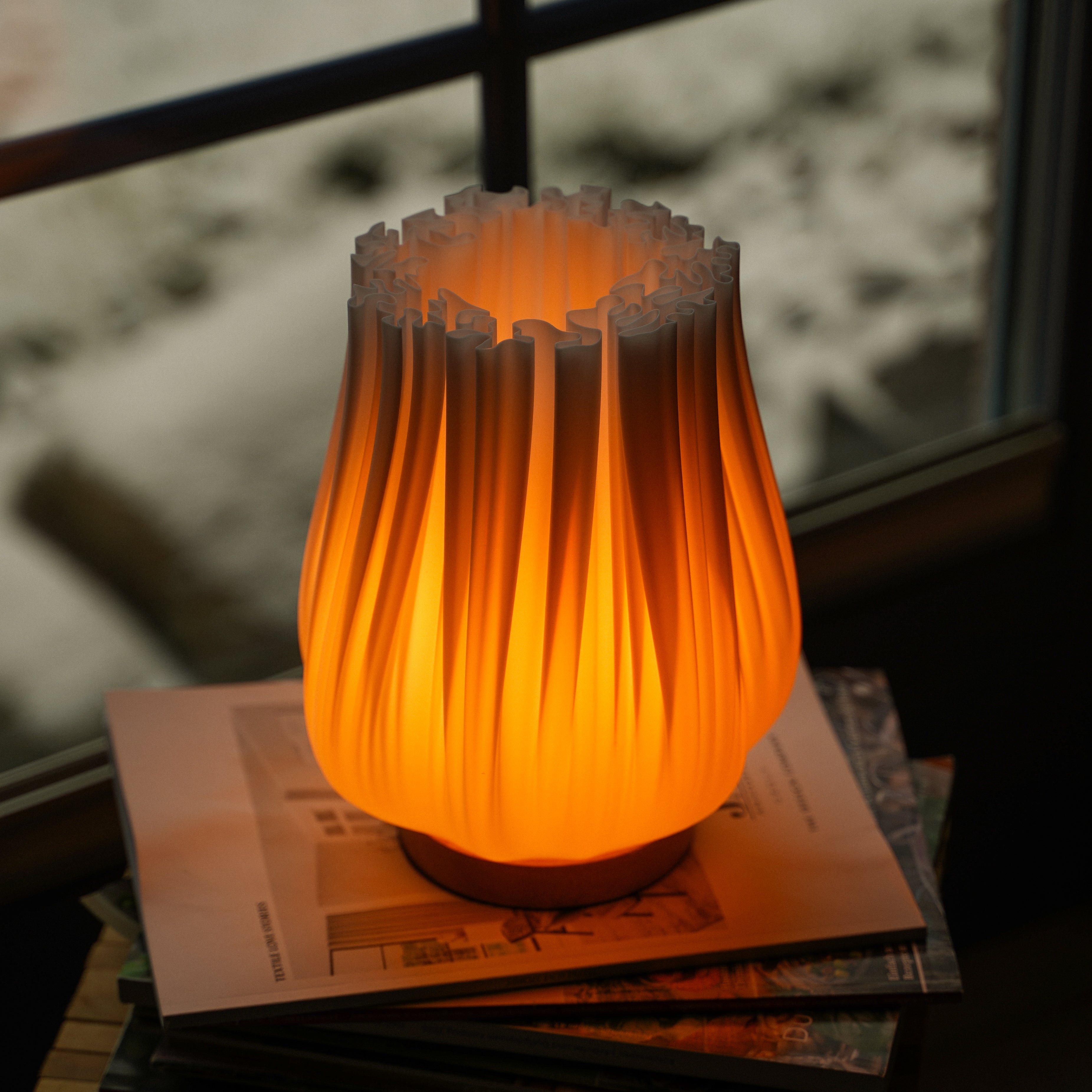 Cora Lamp – 3D-Printed Table Lamp with Oak Wood & Warm Ambient Light