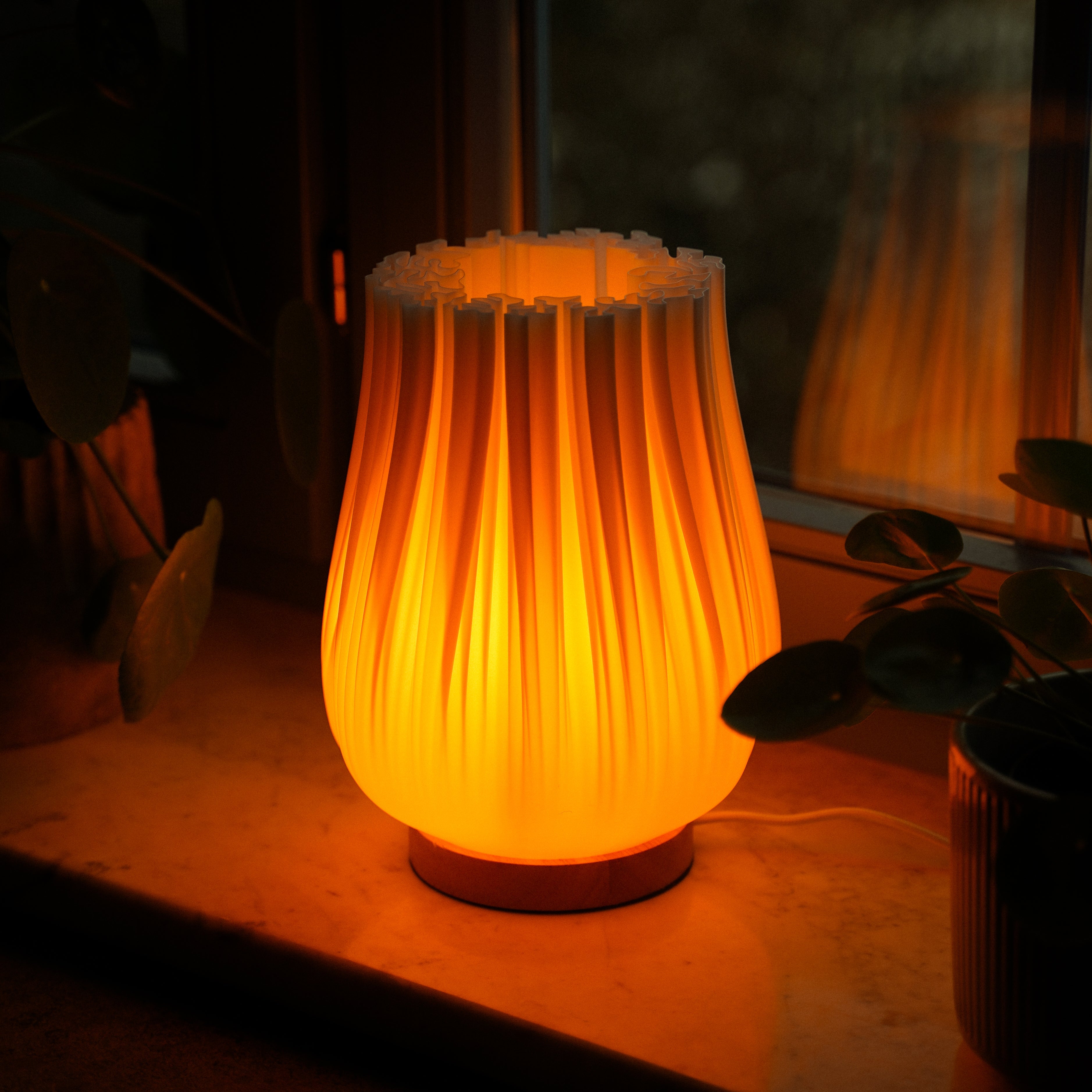 Cora Lamp – 3D-Printed Table Lamp with Oak Wood & Warm Ambient Light