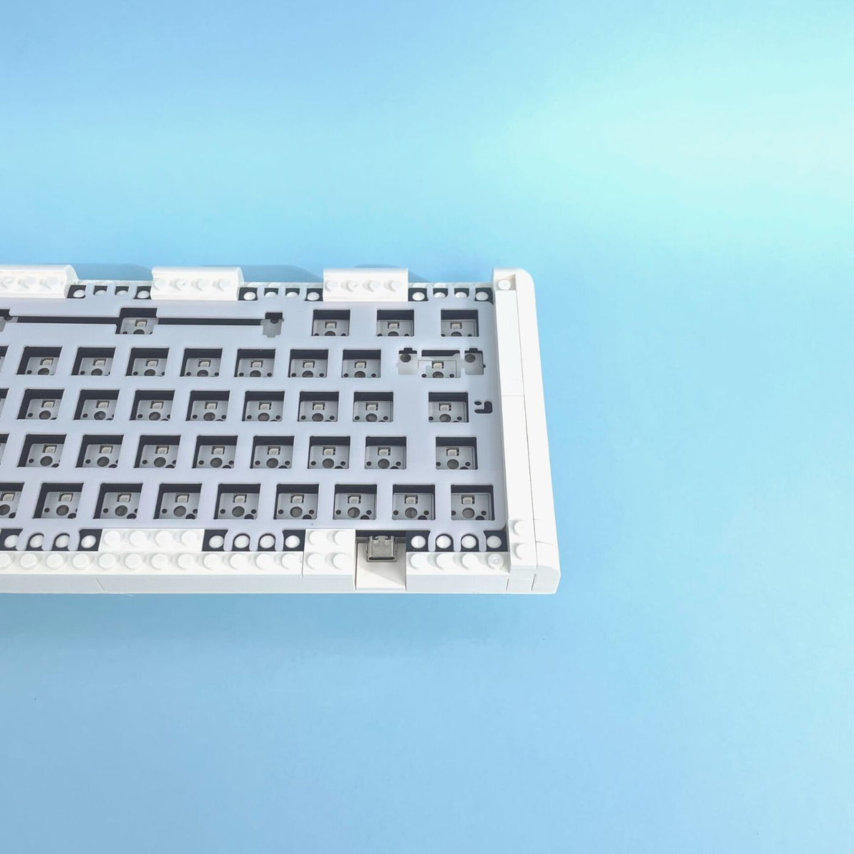Kit Adam – KEYGEM